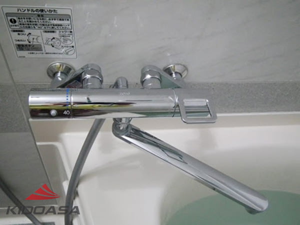 Thân vòi sen TOTO TMGG40E làm bằng đồng thau bền bỉ mạ kẽm sáng bóng chống trầy xước tốt