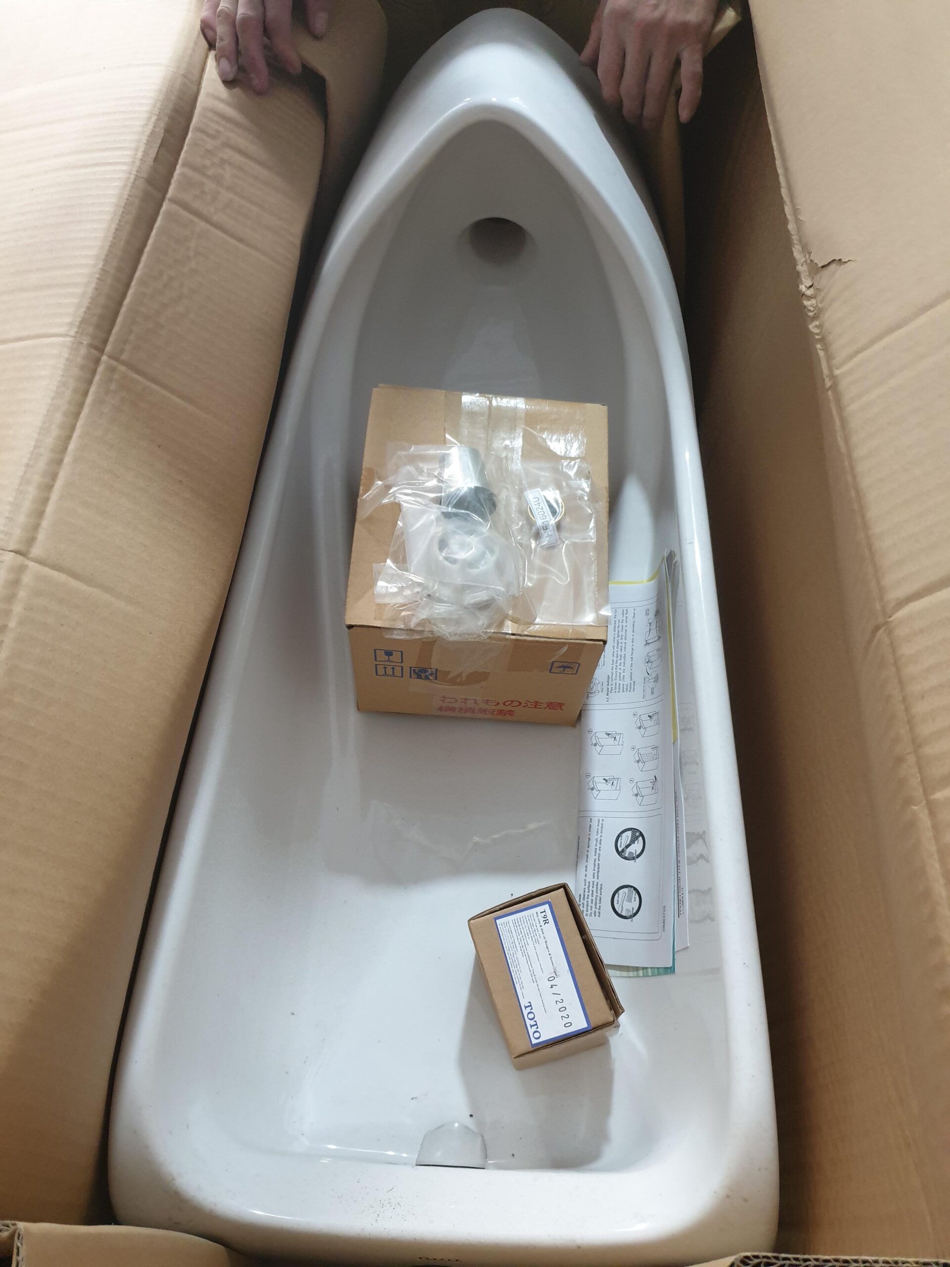 Giao hàng thiết bị phòng tắm gia đình anh Long