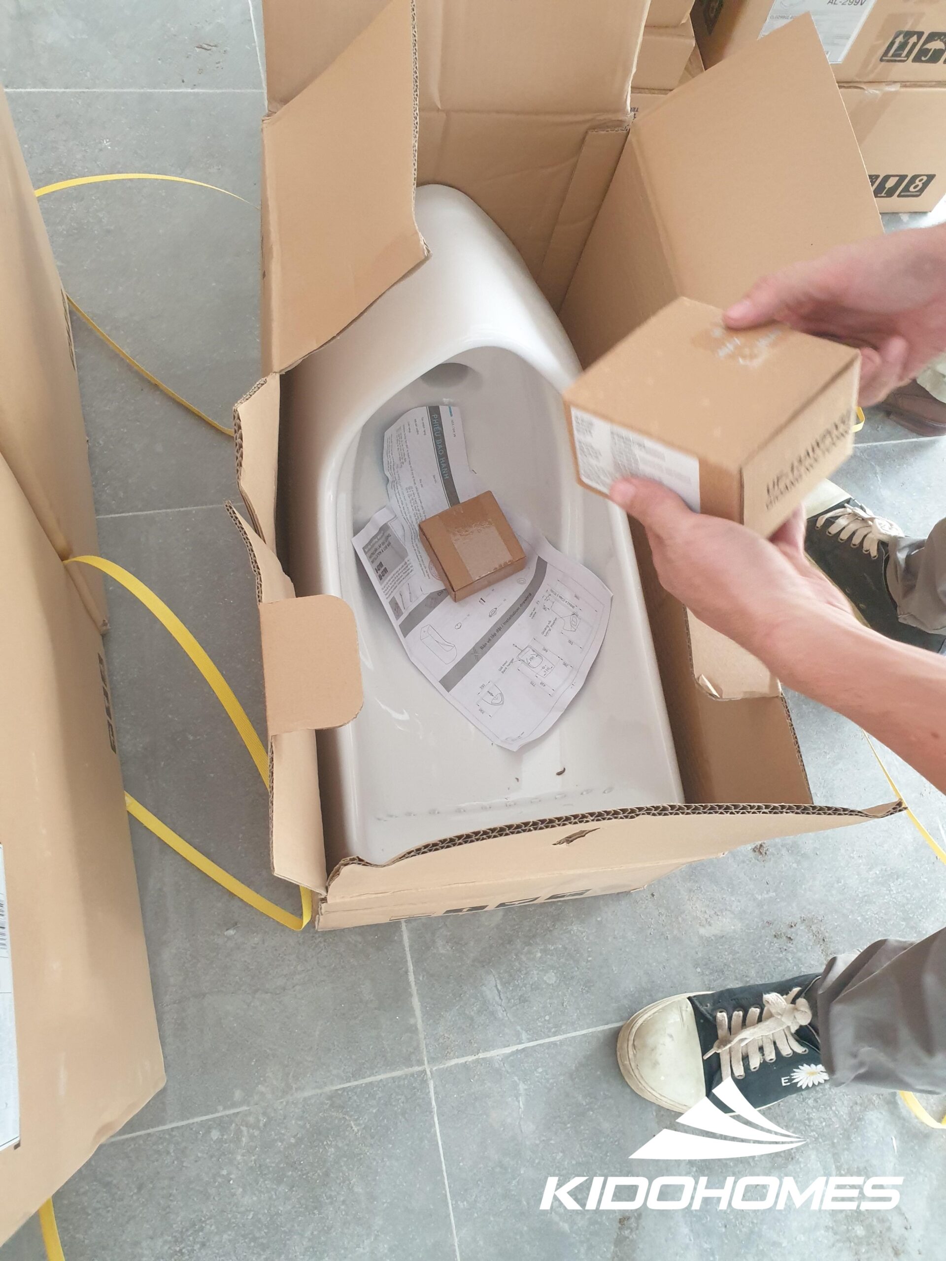 Giao hàng thiết bị phòng tắm anh Sơn Bắc Giang