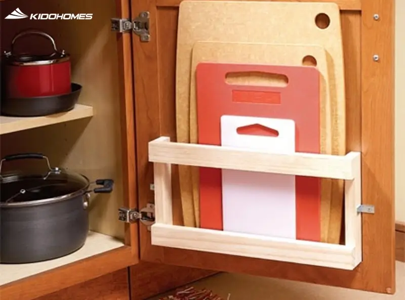 Tận dụng mặt trong cánh tủ