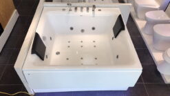 Bồn tắm vuông massage Govern K-8155