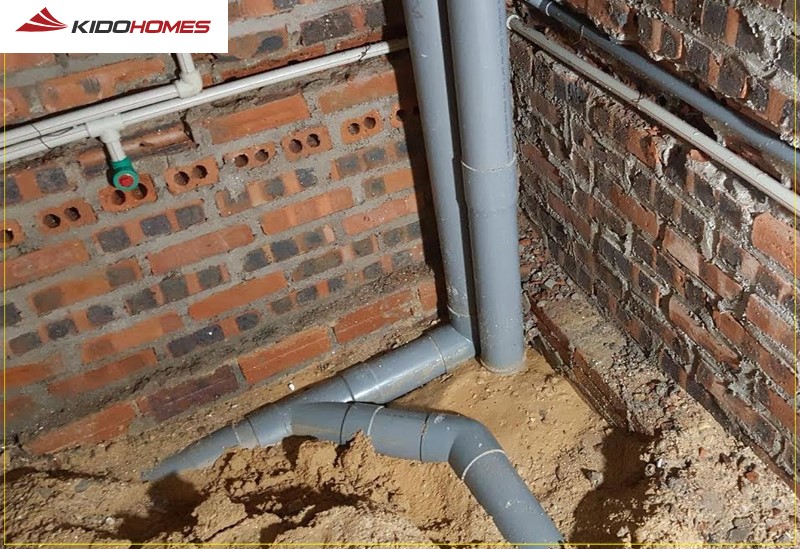 Quy trình lắp đặt hệ thống thoát nước sàn phòng tắm: Chuẩn bị mặt sàn và hệ thống đường ống