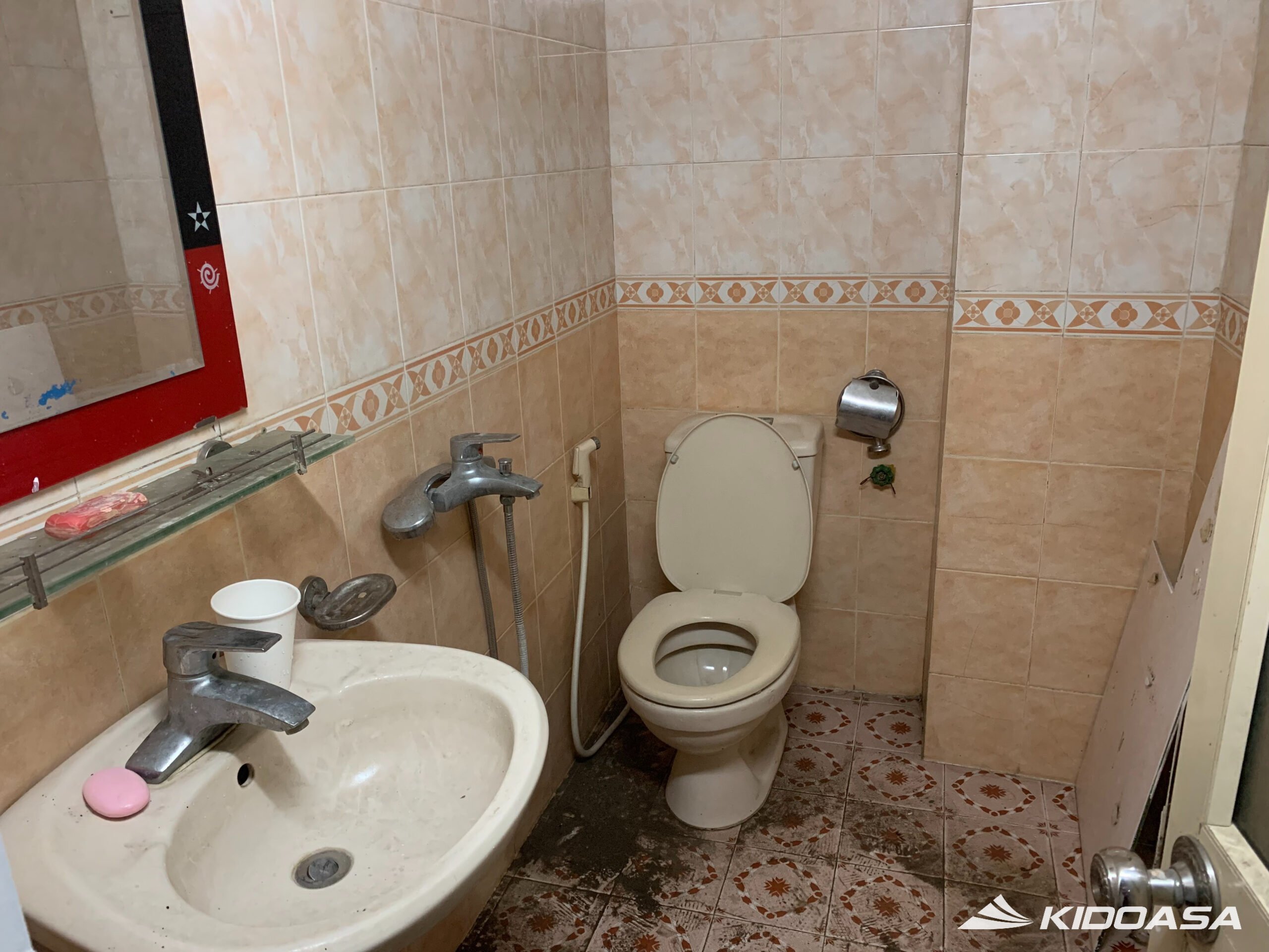 Phòng tắm nhà cô An trước khi lắp đặt