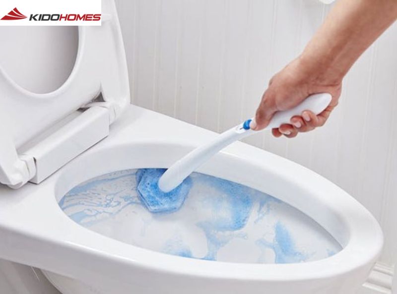 Làm sạch lòng bồn cầu