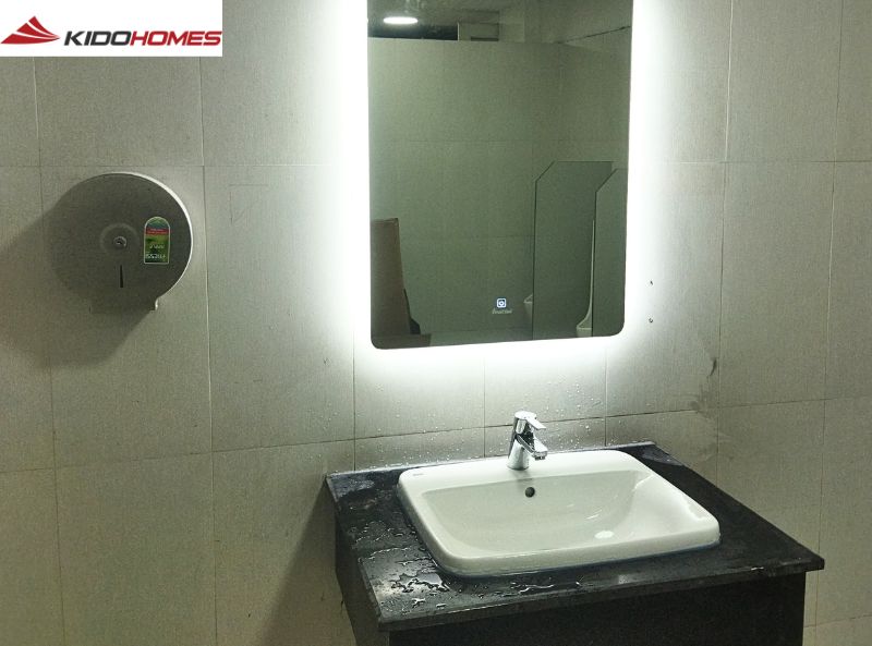 Hoàn thiện lắp đặt chậu rửa mặt đặt bàn, vòi rửa, gương Led và tiểu nam cho nhà vệ sinh quán ăn của Anh Nghị - Cổ Loa