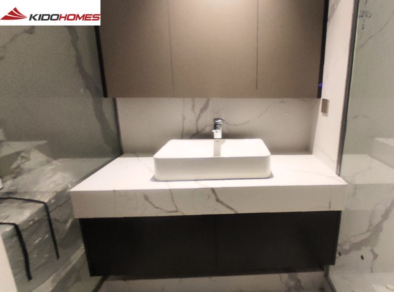 Hoàn thiện lắp đặt hai bộ tủ chậu rửa mặt đặt bàn kết hợp bàn đá cho khách hàng tại Long Biên