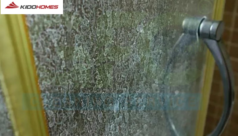 Nguyên nhân gây ra cặn canxi trên vách kính nhà tắm
