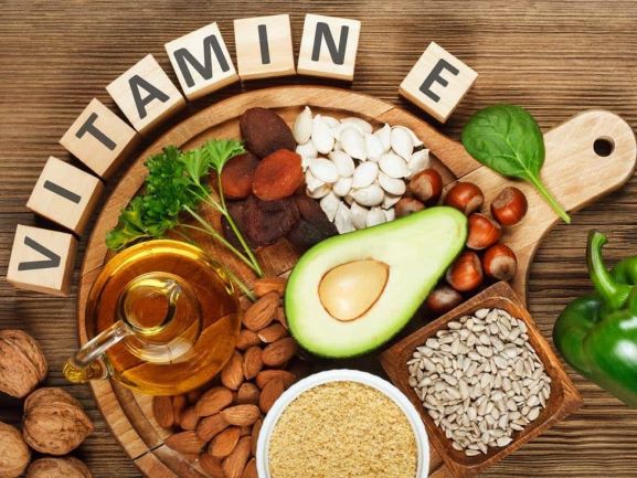 Nên ăn các thực phẩm giàu vitamin E sau tiêm vắc xin Covid - 19